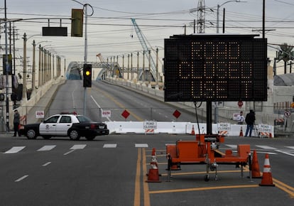 Ocho décadas después, este icono de la ciudad está herido de muerte. Tiene una enfermedad en el cemento que lo hace excesivamente frágil para una región sísmica como el sur de California.