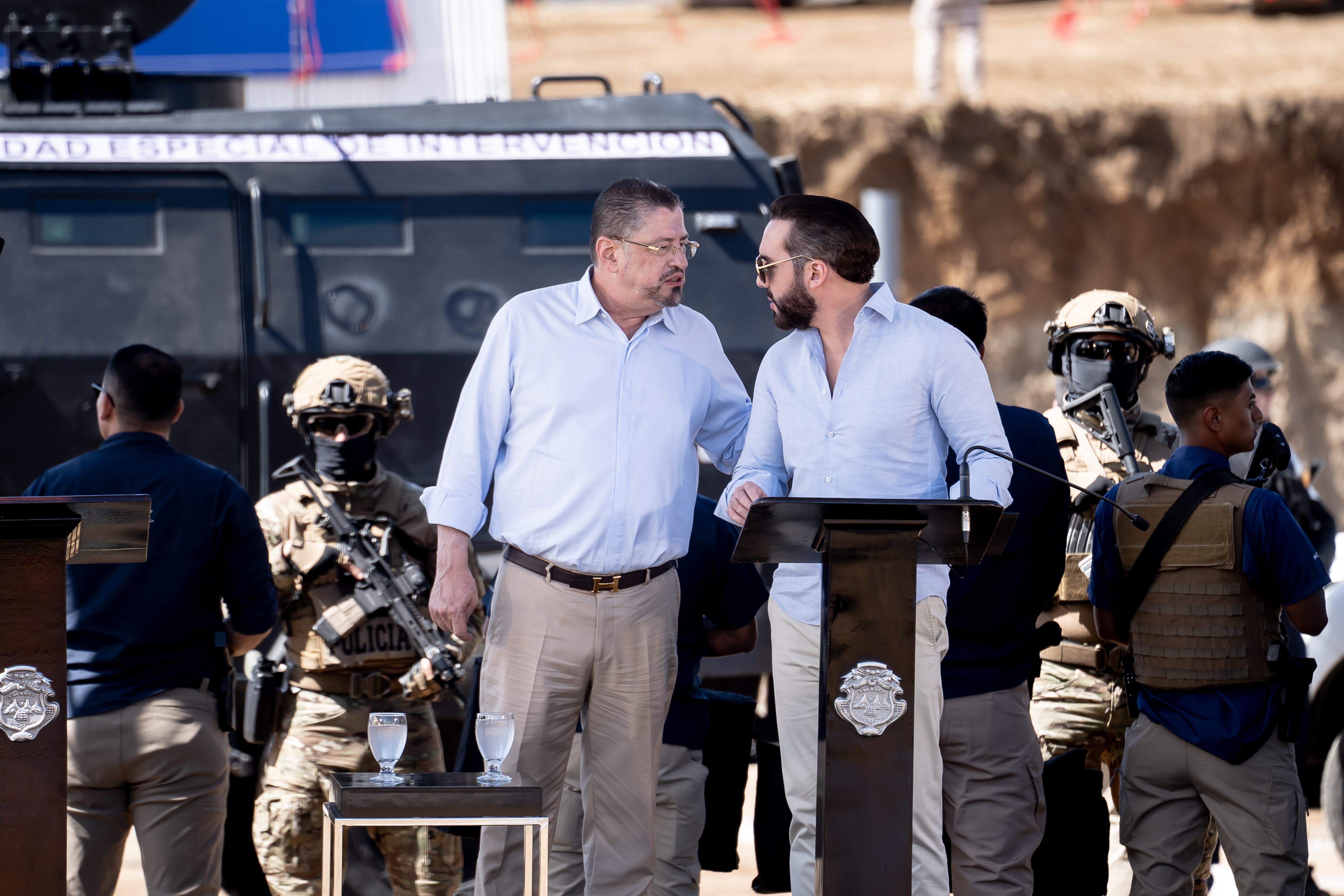 Los presidentes Rodrigo Chaves y Nayib Bukele, en Costa Rica. 