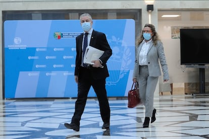 El lehendakari Urkullu y la consejera vasca de Salud, Gotzone Sagardui, asisten este miércoles a la reunión del comité de crisis de la pandemia en Euskadi.
