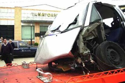 Estado en el que quedó la furgoneta en la que murieron cuatro personas en Toledo.