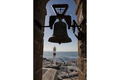 El faro de Rota (Cdiz) visto desde el campanario de la iglesia Nuestra Se?ora de la O.