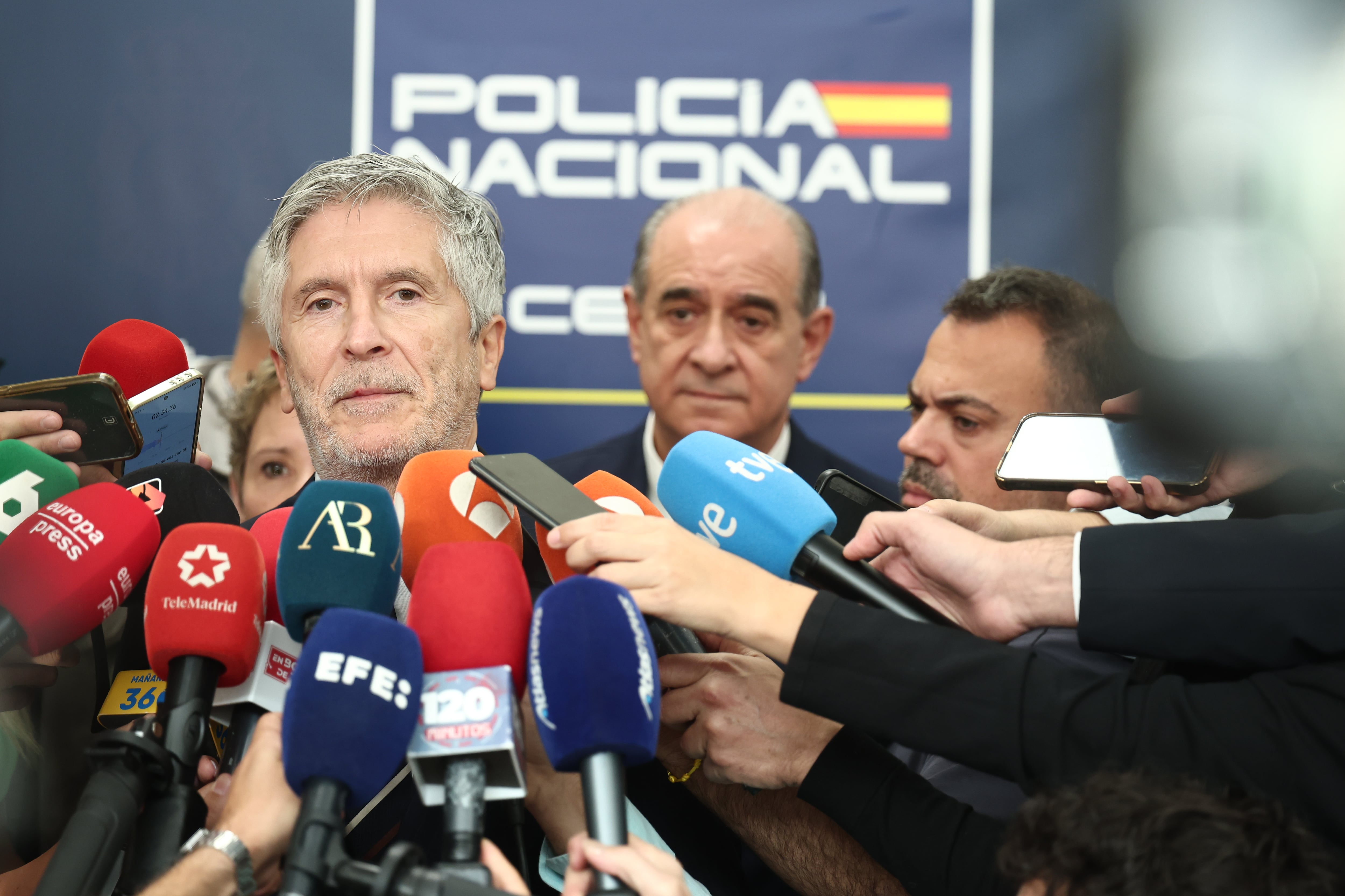 Marlaska mantiene su apoyo a la directora de la Guardia Civil si las reuniones con Leire Díez “son como se han descrito”
