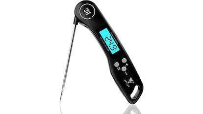 Básicos de cocina sobre fondo blanco.