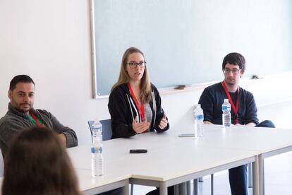 De izquierda a derecha: Luis Quintáns, presidente de DEV, Valeria Castro, fundadora de Platonic Games y Luis Díaz Peralta, fundador de Alpixel Games.