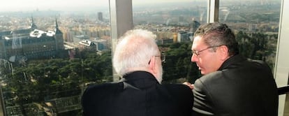 Gallardón y Berzosa, en la supuesta inauguración en febrero de 2010.