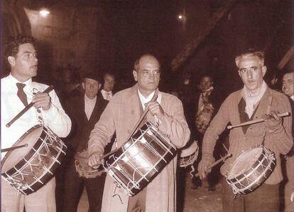 Luis Buñuel (en el centro), en Calanda.