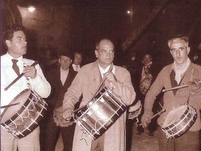 Luis Buñuel (en el centro), en Calanda.