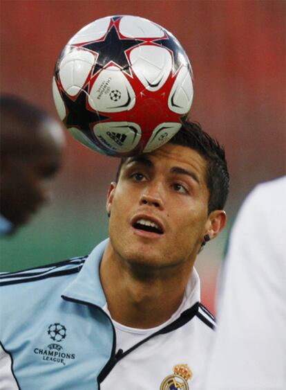 Cristiano Ronaldo, durante el entrenamiento del Madrid en Zúrich.