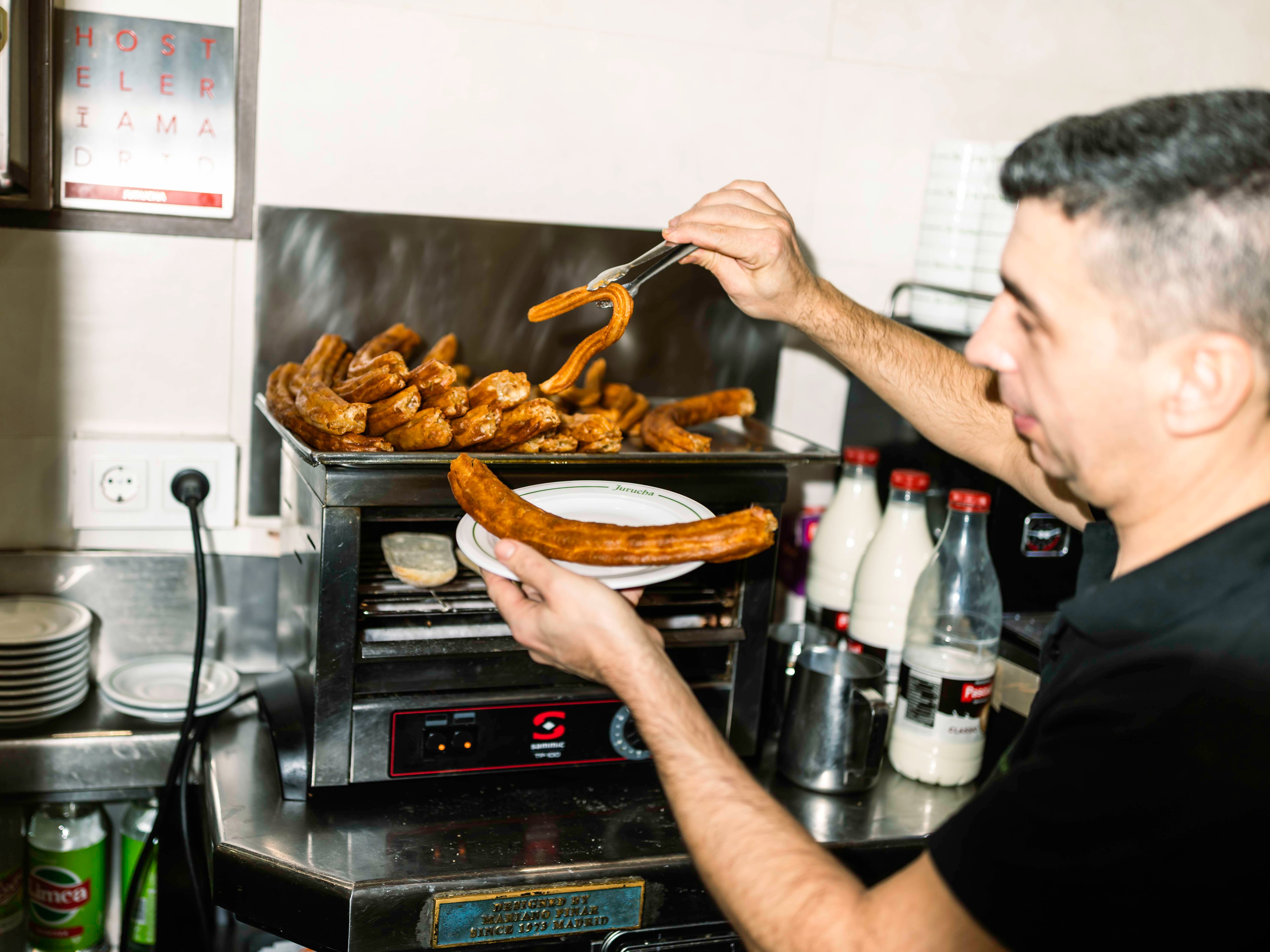 En el desayuno también sirven churros y porras.