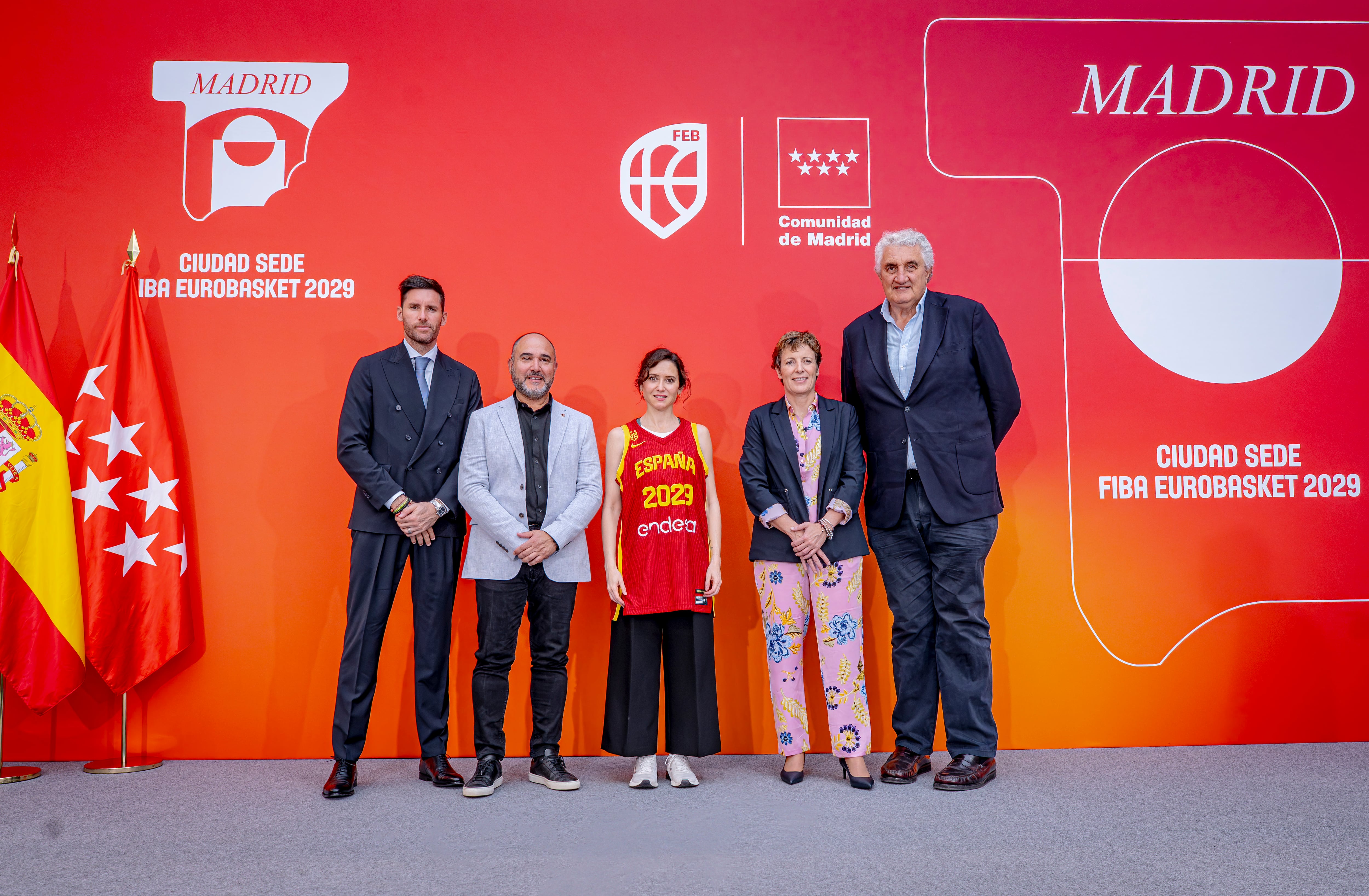 Rudy Fernández, Chus Mateo, Isabel Díaz Ayuso, Elisa Aguilar y Fernando Romay, en la presentación del Eurobasket 2029.