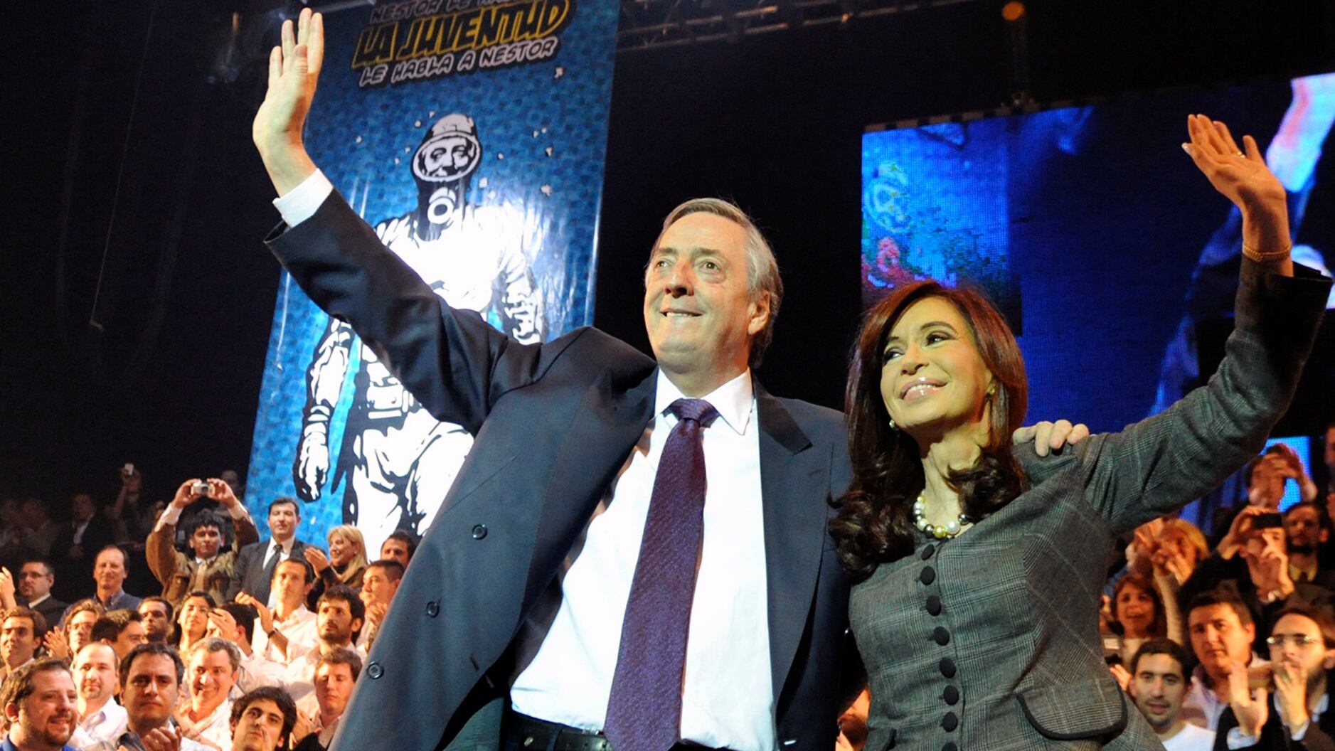 Néstor y Cristina Kirchner en septiembre de 2010, durante un acto de campaña en Buenos Aires.