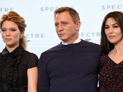 D'esquerra a dreta, els actors Lea Seydoux, Daniel Craig i Monica Bellucci durant la presentació de la pel·lícula 'Spectre'.