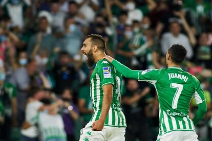 Borja celebra uno de sus goles al Valencia