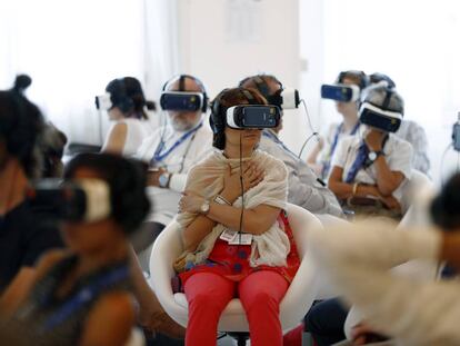 Proyección en el festival de Venecia de una película de realidad virtual.