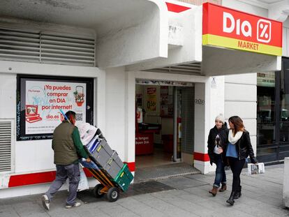 Entrada a un supermercado DIA en Madrid.