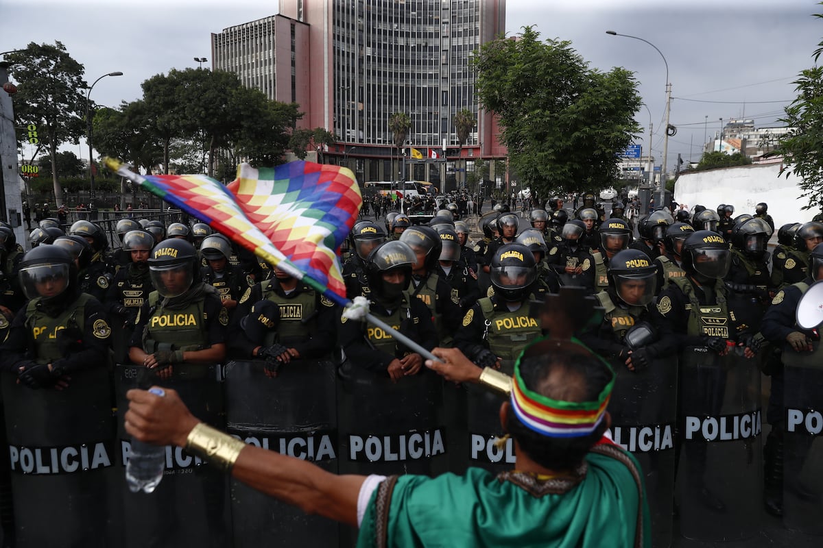 Las protestas mantienen el pulso al Gobierno de Perú en las calles de ...