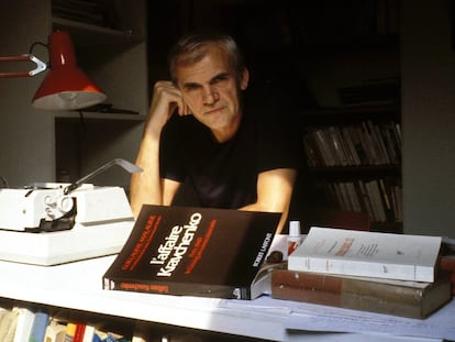 Milan Kundera, en París en 1984.