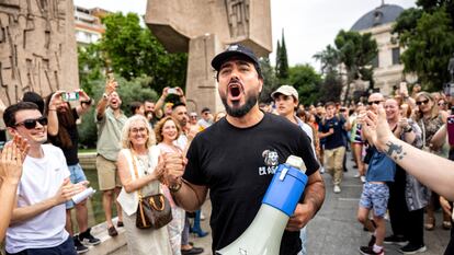 Alvise Pérez, líder de Se Acabó La Fiesta, en un mitin en la Plaza de Colón de Madrid.