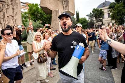 Alvise Pérez, líder de Se Acabó La Fiesta, en un mitin en la Plaza de Colón de Madrid.