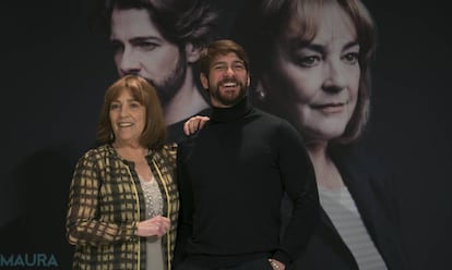 Carmen Maura y Félix Gómez en la presentación de la obra 'La Golondrina', en Madrid.