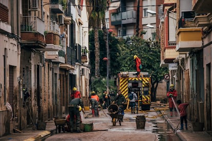 Trabajos de limpieza en Paiporta.