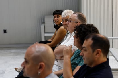 Los seis acusados por los homenajes a etarras, este lunes en la Audiencia Nacional.