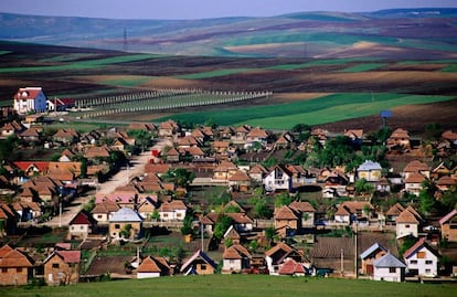 En la capital histórica de Transilvania puede comenzar un viaje en coche por la bella región de Maramures, que sigue la cordillera de los Cárpatos con valles que llegan hasta Ucrania. Desde 140 euros. (www.wizzair.com)