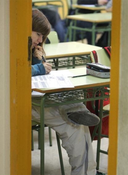 Alumnos durante la prueba de 3º de ESO en abril.