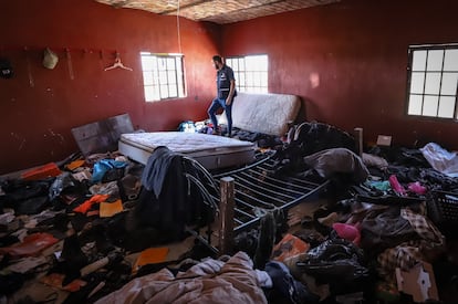 A member of the Jalisco Attorney General's Office at the Izaguirre ranch in Teuchitlán, on March 11, 2025.