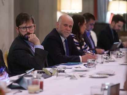 Gabriel Boric en la reunión en Cerro Castillo, donde sufrió una filtración de audio