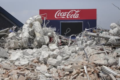 La operación supone el traspaso de las dos parcelas en que se divide el suelo que ocupa el recinto deportivo que, a su vez, forman parte del denominado Nuevo Mahou-Calderón, uno de los principales proyectos urbanísticos de la capital.