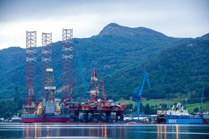 Una plataforma petrolífera en Ølensvåg (Noruega).