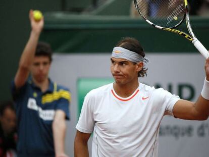 Nadal, en el calentamiento del partido contra Klizan.