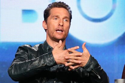 Matthew McConaughey – Durante la promoción de una de las comedias románticas que lo convirtieron en uno de los hombres más deseados de la meca del cine, Los fantasmas de mis exnovias, el siempre intenso actor tejano reconoció que en una habitación de su mansión de Hollywood vivía un espíritu llamado –según él– Madame Bleu. “Durante semanas la gente que venía de visita me decía lo mismo: ‘Hay algo en esa sala, hay alguien en esa sala”. Con el paso del tiempo el espíritu dejó de visitar la casa y los invitados tildaron dicha habitación como su favorita. ¿Descansaría por fin Madame Bleu después de ser testigo del renacimiento profesional de su anfitrión?