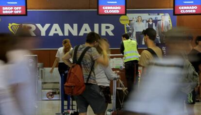 Mostradors tancats de Ryanair al Prat aquest dimecres.
