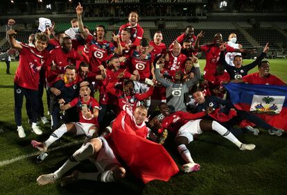 Los jugadores del Lille celebran la conquista de la liga francesa