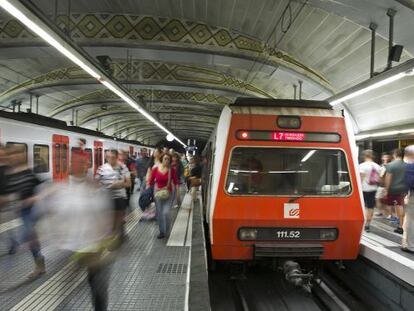 Un tren de Ferrocarrils de la Generalitat, a Barcelona.