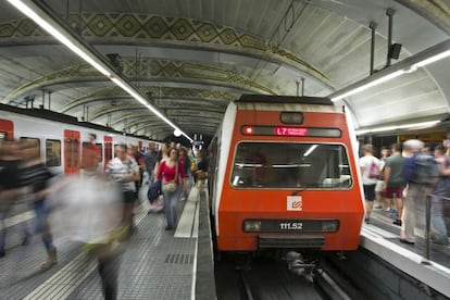 Un trenEstación de Ferrocarrils de la Generalitat en Barcelona.