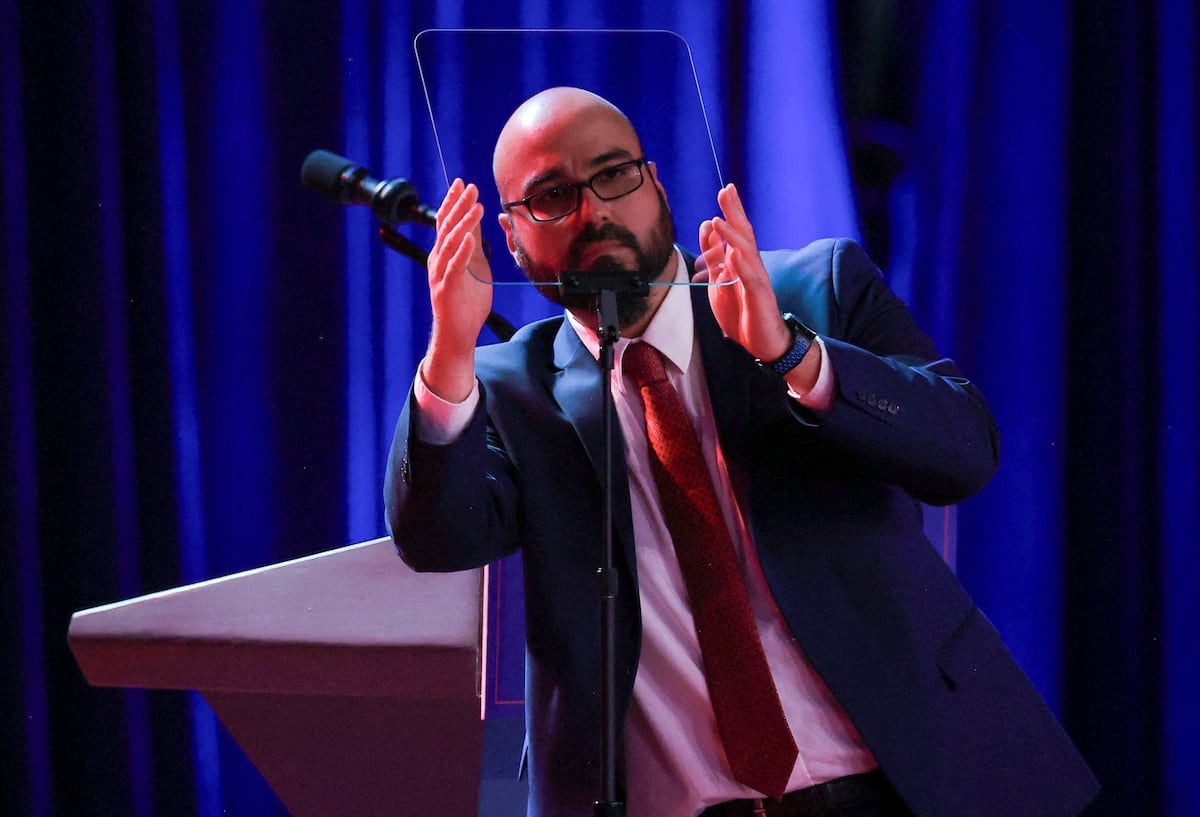 Trump's Teleprompter Technician Accused of Insider Betting