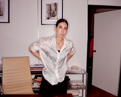 La diseñadora Carlota Barrera, en su estudio madrileño.