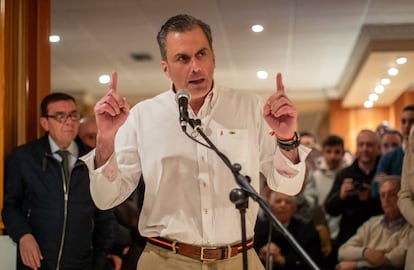 The general secretary of VOX, Javier Ortega, speaking to supporters in Granada.