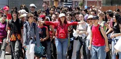 Alumnos del Instituto Mare de Deu de la Mercè, durante su visita al Fórum.