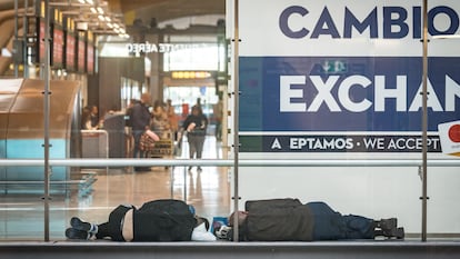 La trinchera de Barajas: así chocan Sánchez y Ayuso por la gestión en el aeropuerto de la covid, los menores migrantes y ahora los sin techo