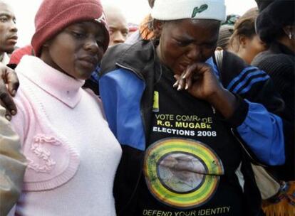 Funeral de la esposa de un opositor asesinada en Harare.