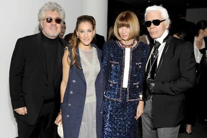 Con su amiga y compañera Sarah Jessica Parker celebrando el homenaje a Almódovar junto al director y Karl Lagerfeld, en el MoMa, en noviembre.