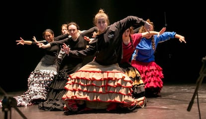 Ensayos de la Compa&ntilde;ia Internacional de Flamenco Flamenconautas para la obra Vamo&#039;all&aacute;.