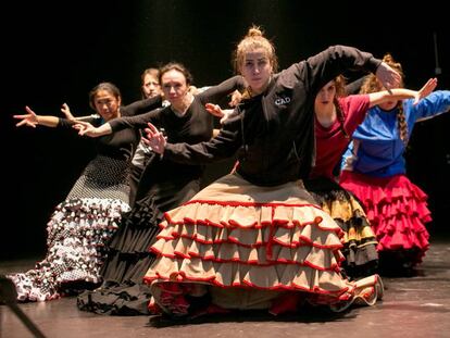 Ensayos de la Compa&ntilde;ia Internacional de Flamenco Flamenconautas para la obra Vamo&#039;all&aacute;.