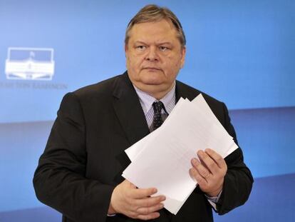 Evángelos Venizelos tras la rueda de prensa en la que ha admitido su fracasado intento de formar gobierno.