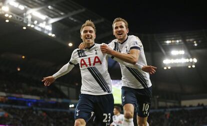 Eriksen y Kane celebran el gol del triunfo de los Spurs ante el City. 