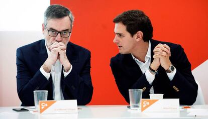 José Manuel Villegas (izquierda) y Albert Rivera, durante la reunión que celebró el comité ejecutivo del partido el pasado 18 de febrero. 